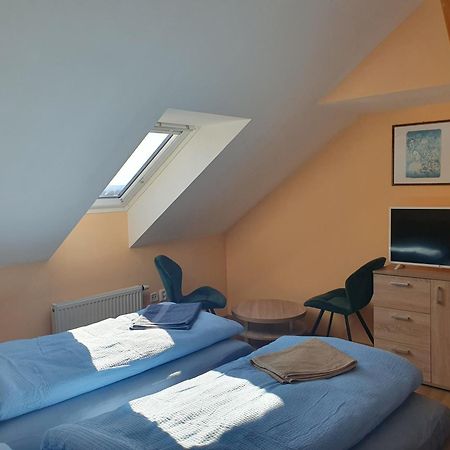 Pension Zeleny Strom Mikulov Buitenkant foto