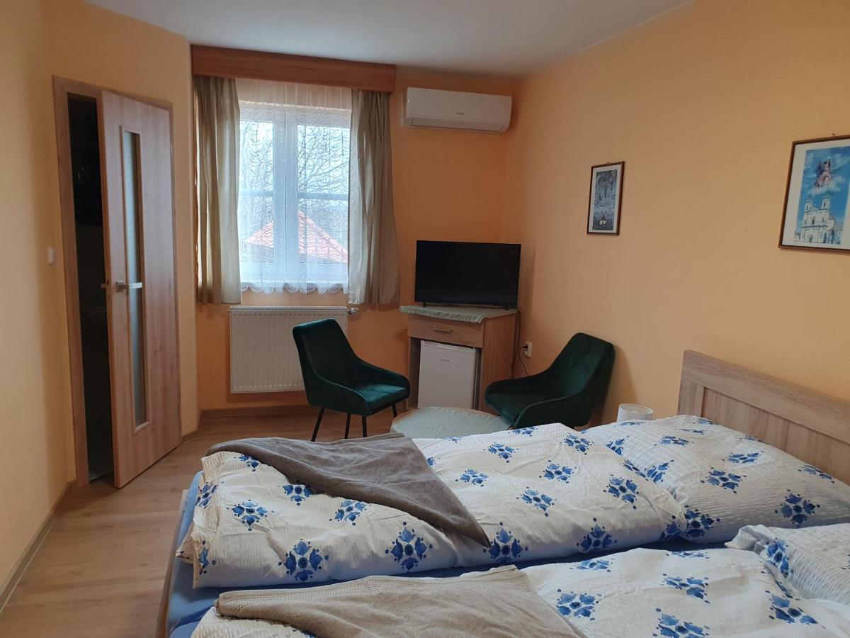 Pension Zeleny Strom Mikulov Buitenkant foto