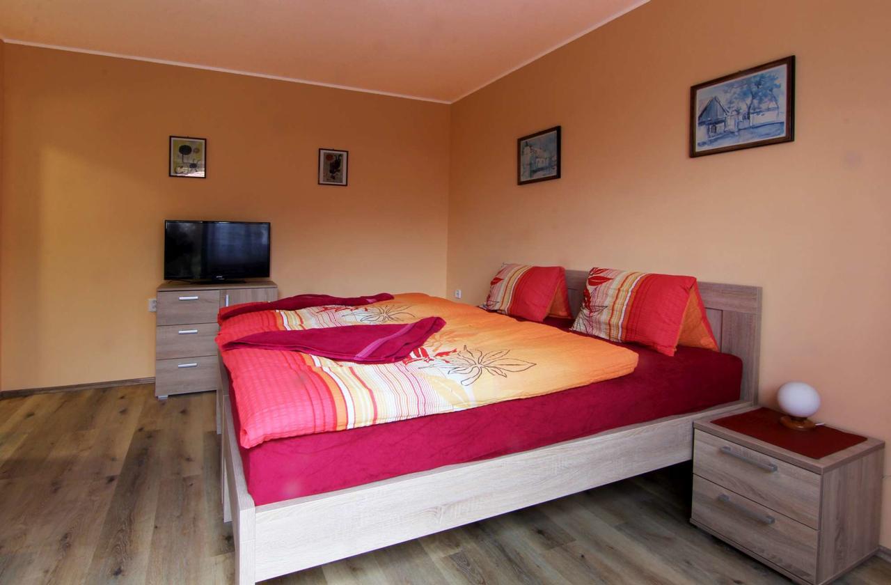 Pension Zeleny Strom Mikulov Buitenkant foto